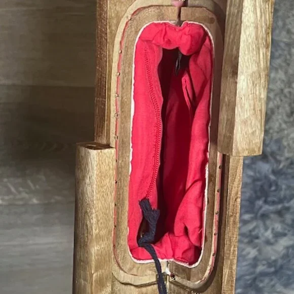 NWT Chloe & Lex Garden Wooden Handle Clutch - Picture 3 of 6